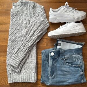 🩶Old Navy gray marled cable knit crewneck sweater. Size S.